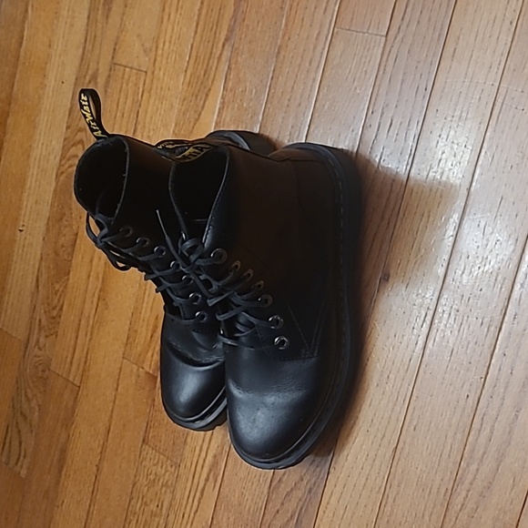 Dr. Martens - Picture 2 of 6